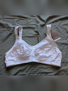 NWT Amoena Katharine Wire-Free Bra 38B White